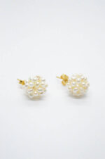 white pearls gold earrings