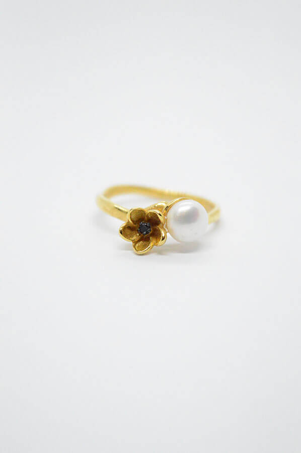 pearl black flower ring gold