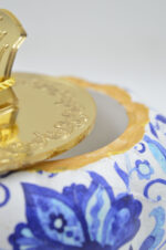 Pumpkin vase made of porcelain with blue flower and gold plexiglass - Image 2