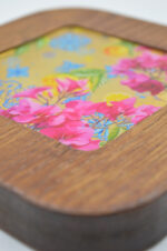 Brown wooden decorative/coaster with bougainvillea with plexiglass and gold leaf - Image 5