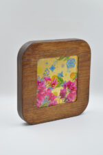 Brown wooden decorative/coaster with bougainvillea with plexiglass and gold leaf - Image 4