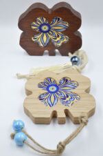 Tabletop decorative wooden trefoil with plexiglass and gold leaf - Image 5