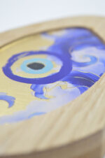 Tabletop decorative wooden eye with plexiglass and gold leaf - Image 5