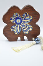 Brown tabletop decorative wooden trefoil with plexiglass and gold leaf - Image 2