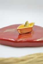 Venetian red presse papier with gold boat - Image 2