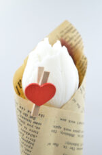 Handmade scented soy candle tulip in a bouquet - Image 4