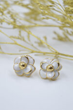 Flower earrings made of stainless steel and white enamel