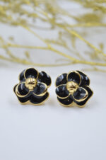 Flower earrings made of stainless steel and black enamel