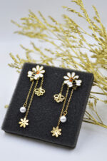 Stainless steel earrings with enamel Daisies and bees