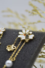 Stainless steel earrings with enamel Daisies and bees - Image 3