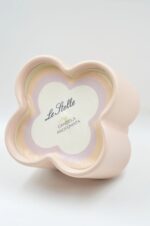 Ceramic flower shape vase with nude candle - Image 3